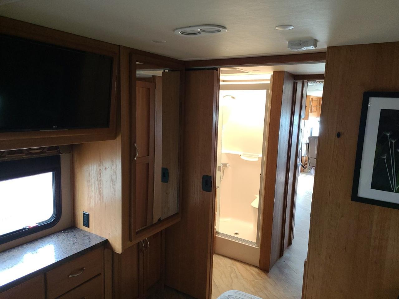 2016 Fleetwood Bounder 34T - Photo #9