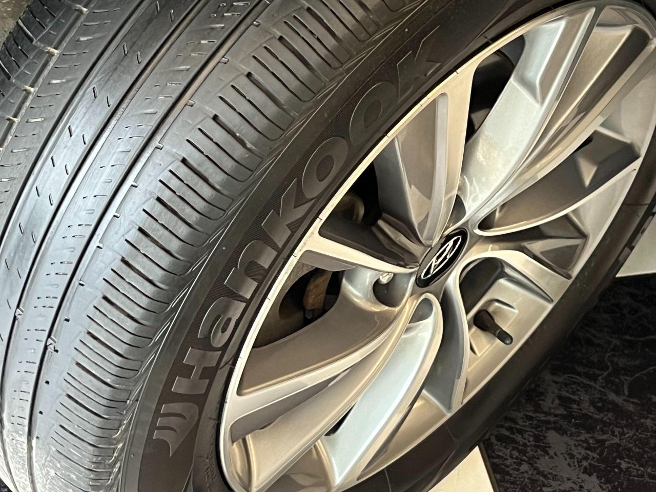 2020 Hyundai Santa Fe Preferred+Roof+Leather+Adaptive Cruise+CLEANCARFAX - Photo #14