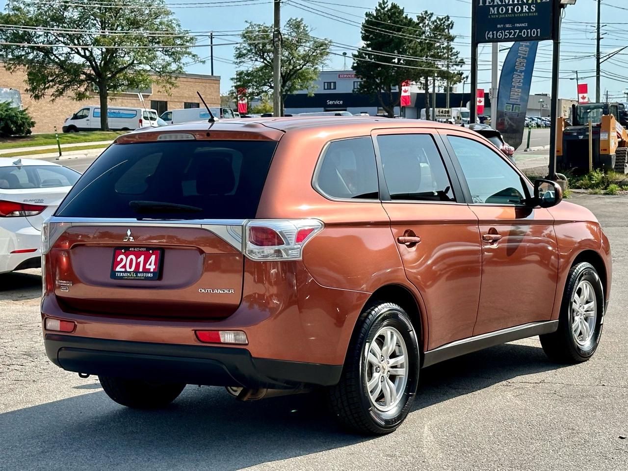 2014 Mitsubishi Outlander  - Photo #4