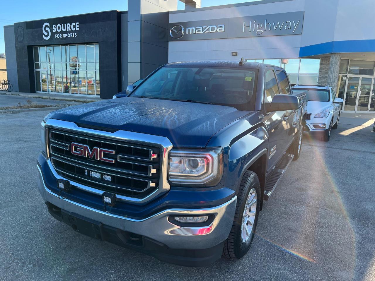 Used 2018 GMC Sierra 1500 Crew 4x4 SLE / Short Box for sale in Steinbach, MB