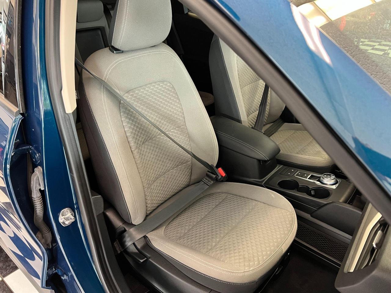 2020 Ford Escape SE AWD+Adaptive Cruise+Remote Start+CLEAN CARFAX - Photo #24
