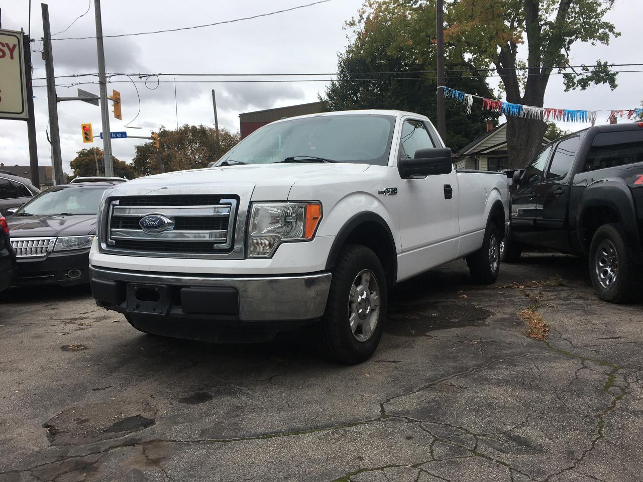 2014 Ford F-150 Rare 8 Ft Box - V6 Economy - 2WD REG CAB 145" XLT