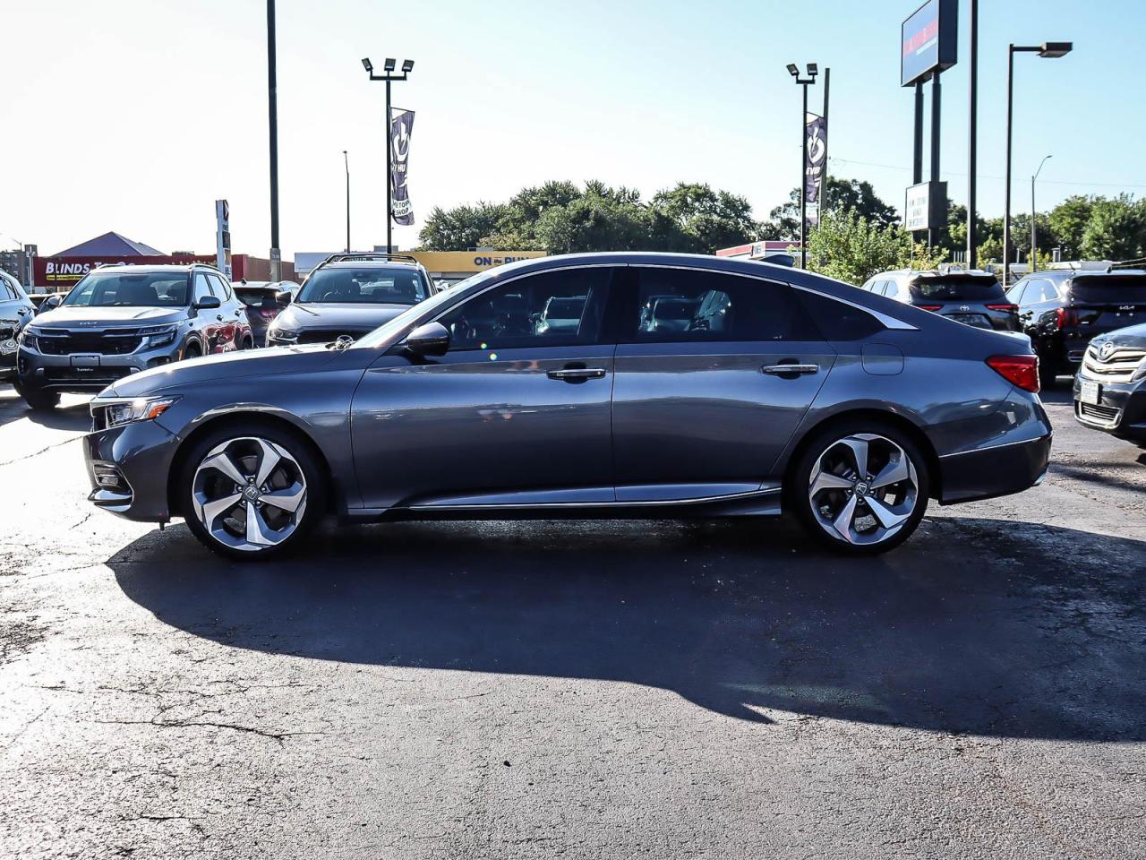 2019 Honda Accord Touring 1.5T TOURING | NO ACCIDENT | LEATHER | SUNROOF | HTD SEATS | FULLY CERTIFIED Photo4