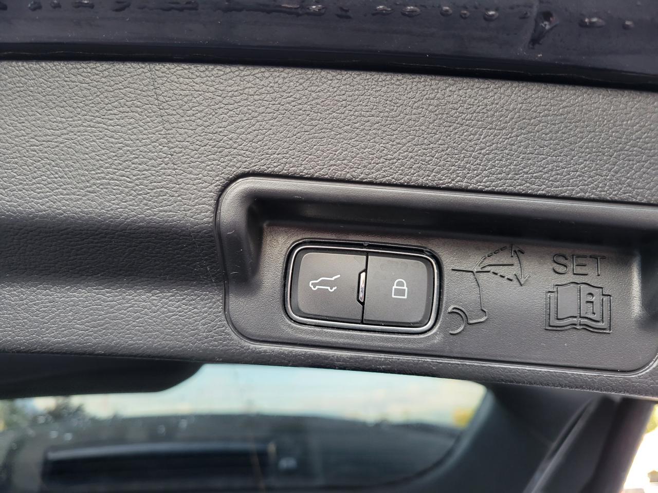 2021 Ford Explorer ST Photo5