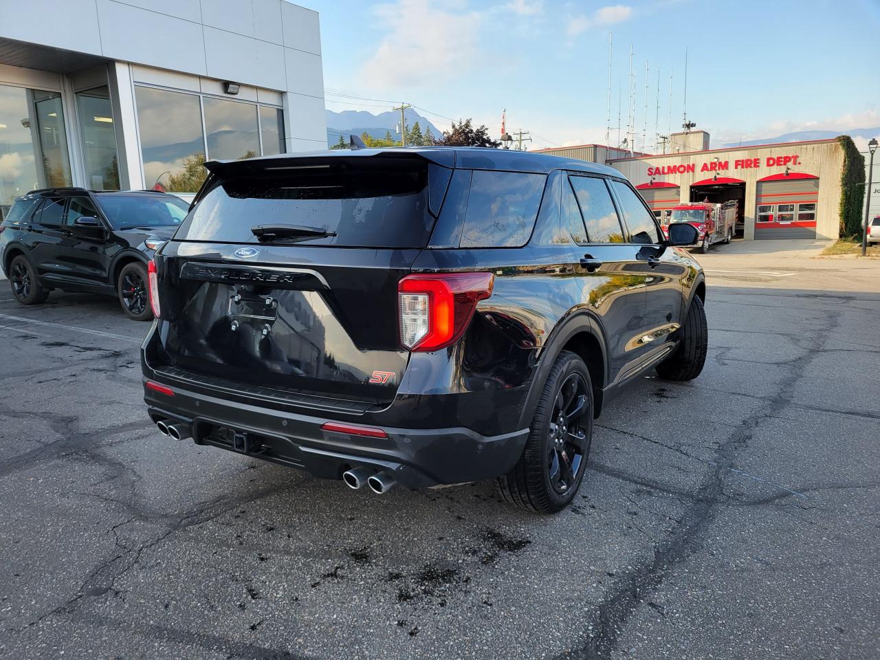 2021 Ford Explorer ST Photo5