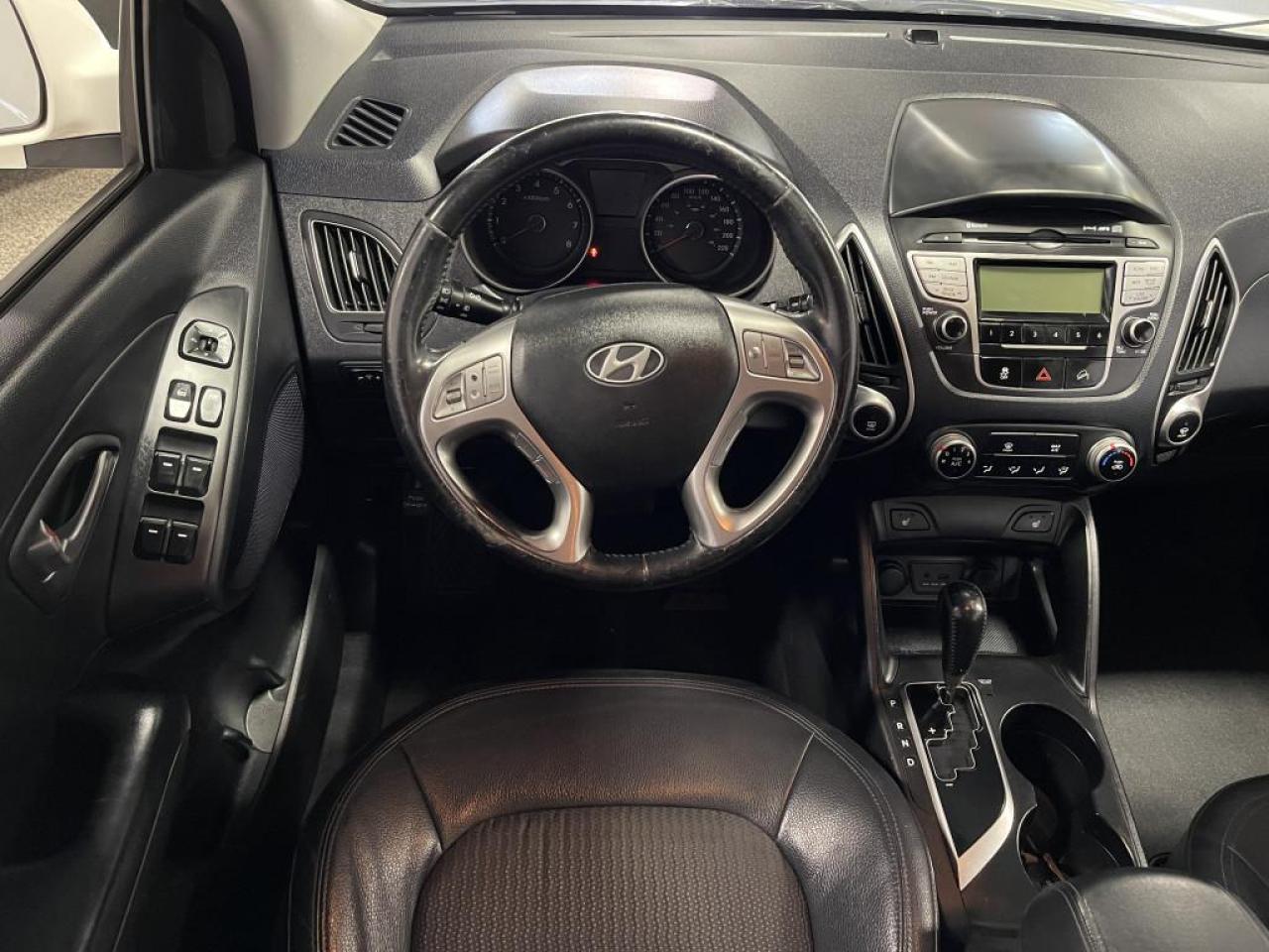 2011 Hyundai Tucson GLS SPORT AWD BLUETOOTH/1 OWNER/LEATHER/FUEL EFFICIENT !! Photo2