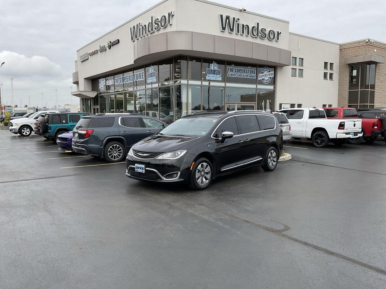 Used 2017 Chrysler Pacifica  for sale in Windsor, ON