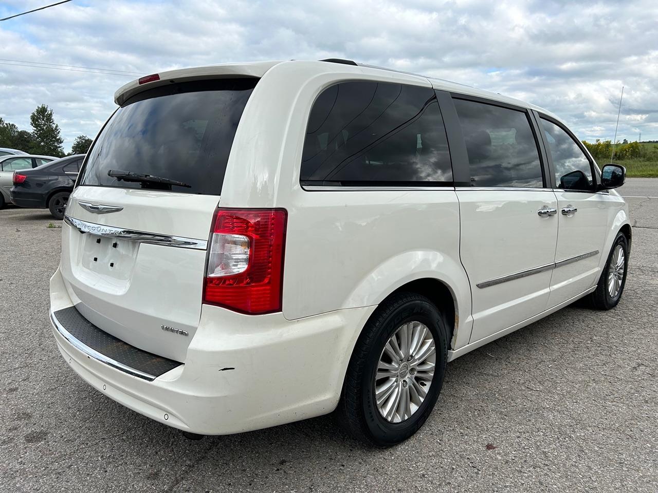 2012 Chrysler Town & Country Ltd*Runs&Drive Great*7 Pass*226 Kms*No Accidents* - Photo #5