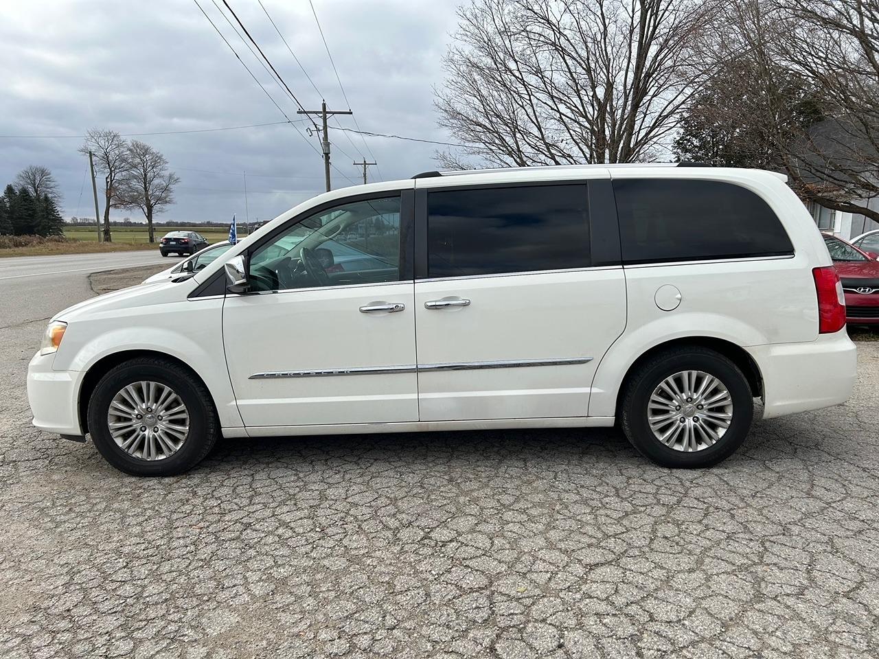 2012 Chrysler Town & Country Ltd*Runs&Drive Great*7 Pass*226 Kms*No Accidents* - Photo #8