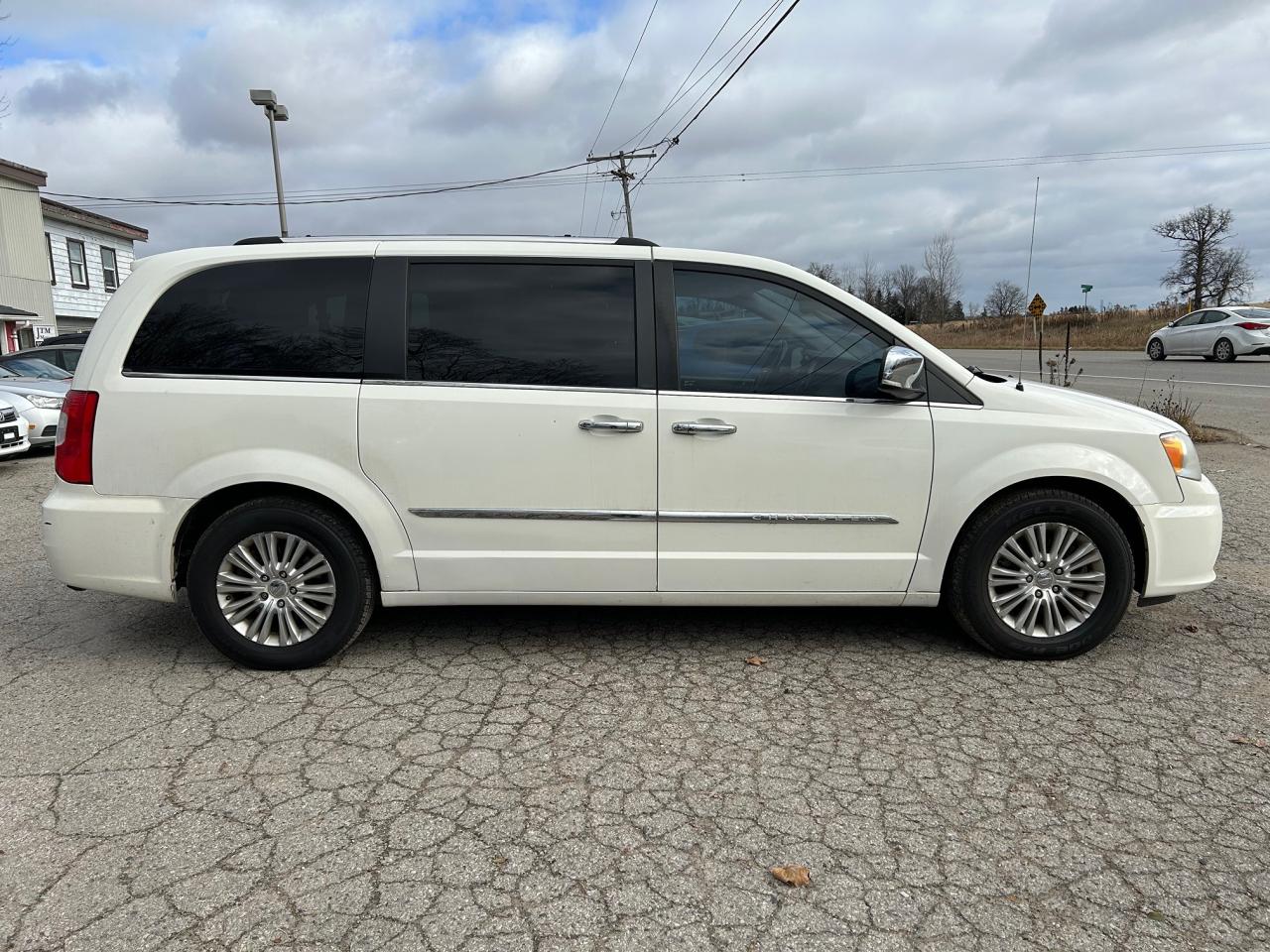 2012 Chrysler Town & Country Ltd*Runs&Drive Great*7 Pass*226 Kms*No Accidents* - Photo #4