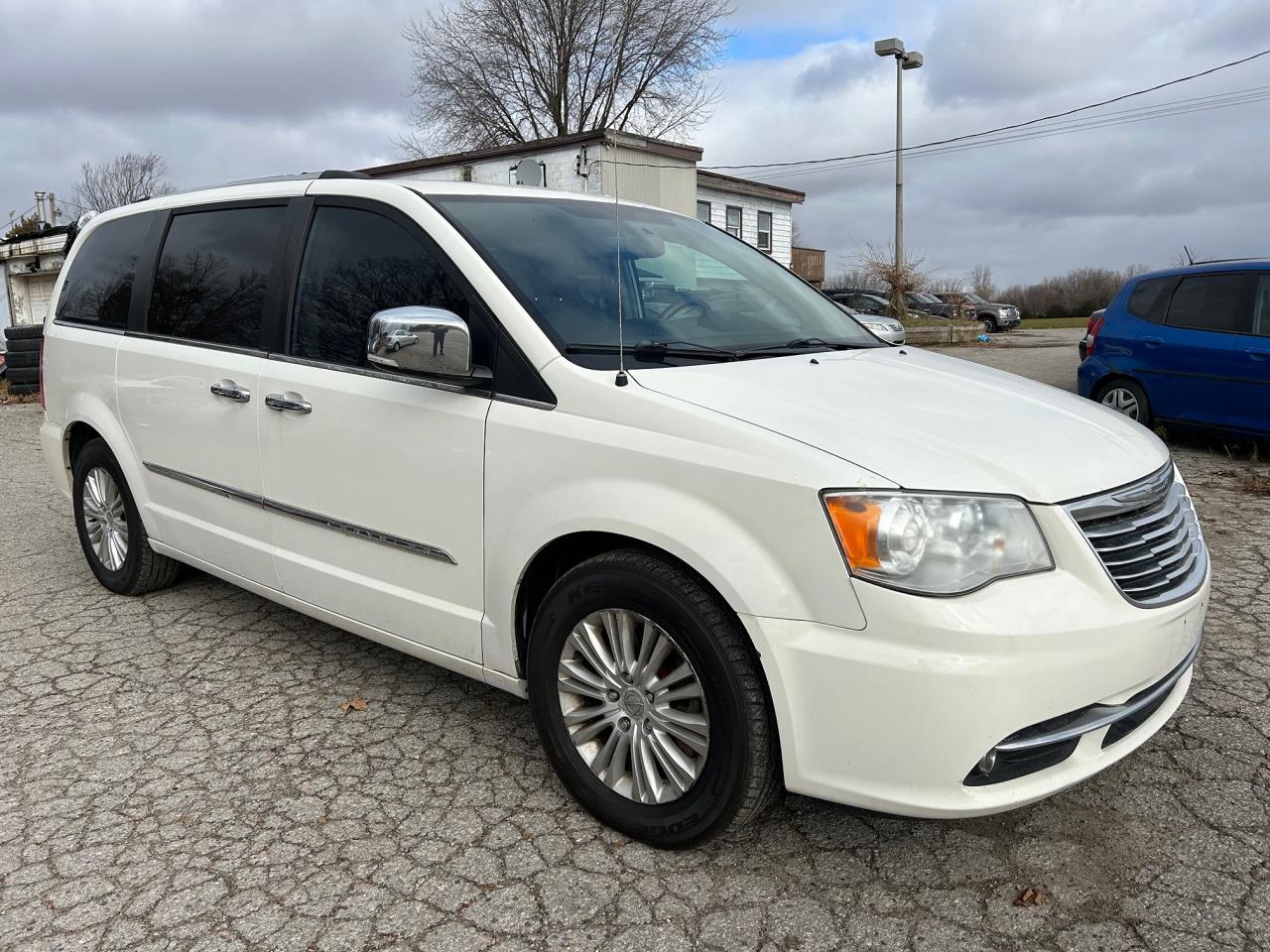 2012 Chrysler Town & Country Ltd*Runs&Drive Great*7 Pass*226 Kms*No Accidents* - Photo #3