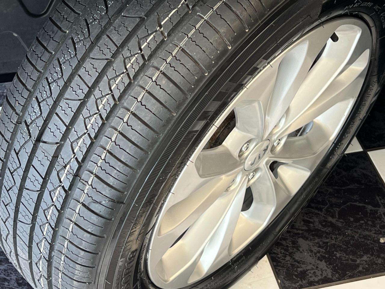 2015 Kia Sorento EX AWD+Pano Roof+Camera+Leather+New Tires - Photo #12