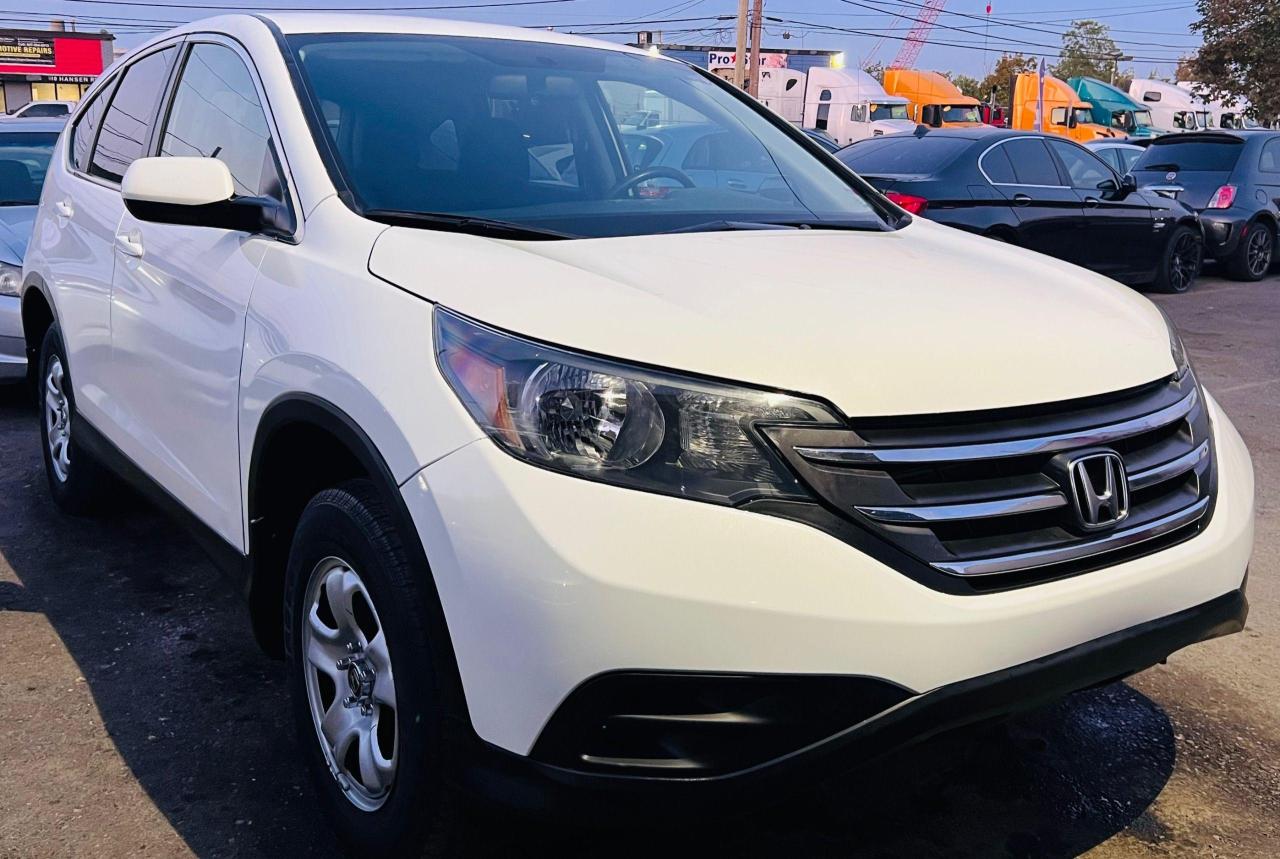 <p>2013 HONDA CRV LX MODEL WHITE ON BLACK INTERIOR ALL WHEEL DRIVE HEATED SEATS COMES CERTIFIED.</p>