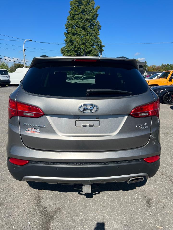 2013 Hyundai Santa Fe AWD 4dr 2.4L Auto Photo2