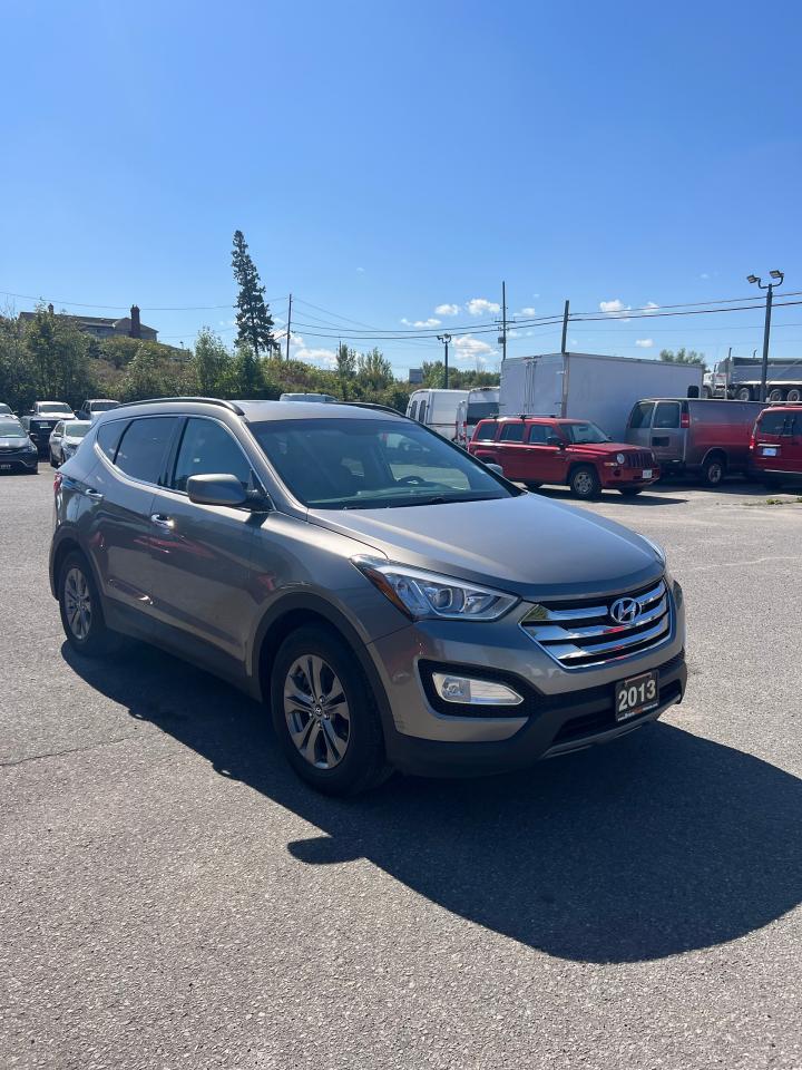 2013 Hyundai Santa Fe AWD 4dr 2.4L Auto Photo4