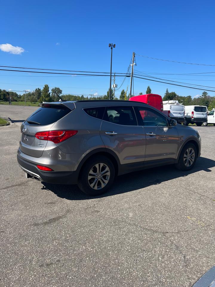 2013 Hyundai Santa Fe AWD 4dr 2.4L Auto Photo3