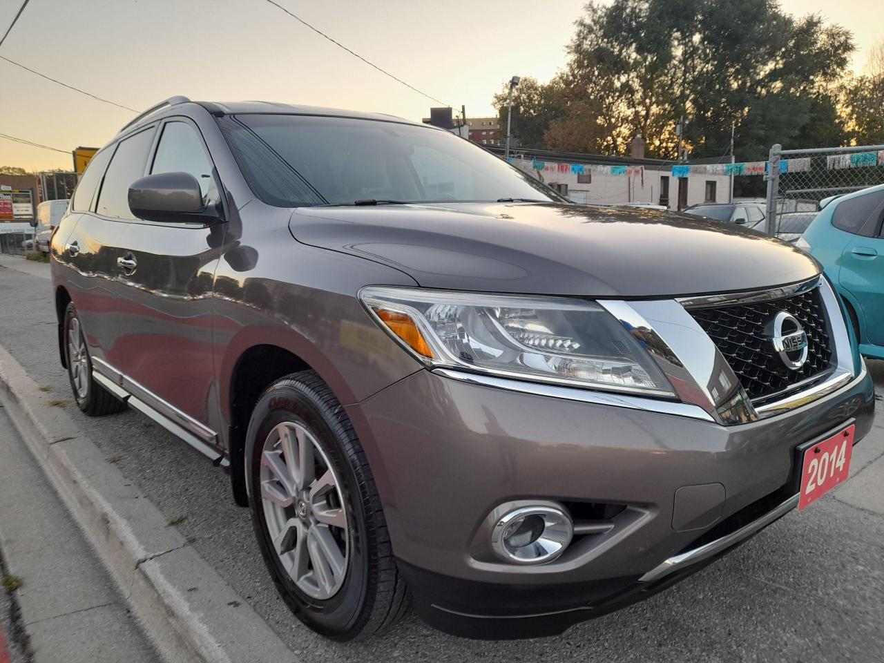 Used 2014 Nissan Pathfinder SL-4WD- ONLY 81K-NAVI-BK UP CAM-LEATHER-ALLOYS for sale in Scarborough, ON