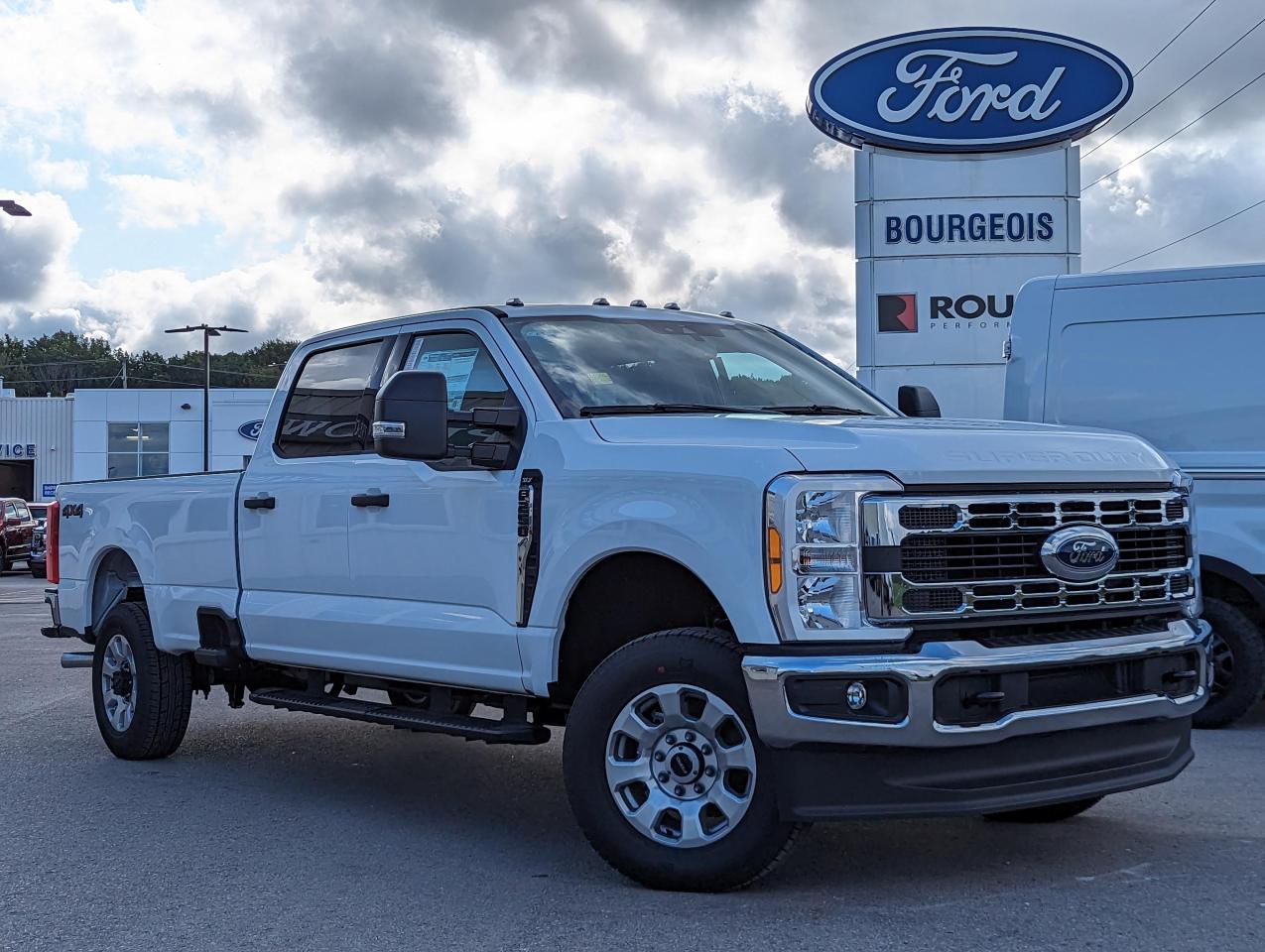 New 2023 Ford F-250 XLT *7.3L V8 CREW CAB SNOW PLOW & 5TH WHEEL PREP* for sale in Midland, ON