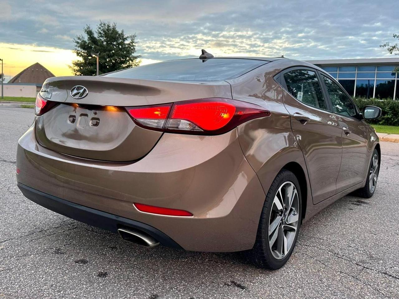 2016 Hyundai Elantra  Photo3