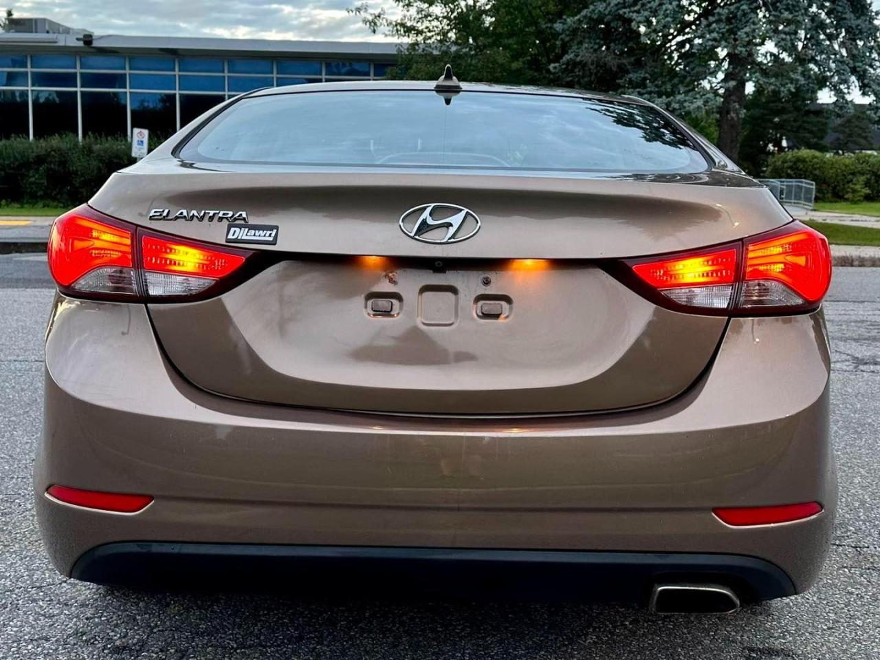 2016 Hyundai Elantra  - Photo #9