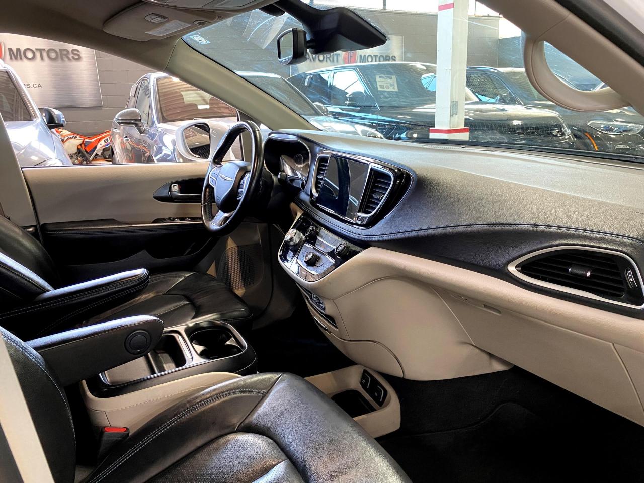 2021 Chrysler Pacifica Touring-L |LEATHER|POWER SLIDING DOORS|BACKUP CAM| - Photo #12