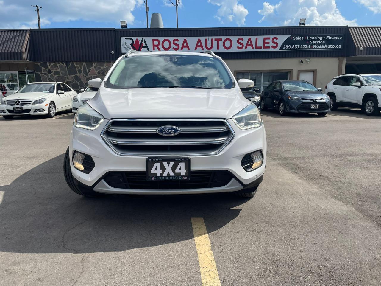 2017 Ford Escape 4WD  TITANIUM NO ACCIDENT NAV BLIND B-TOOTH P-ROOF - Photo #1
