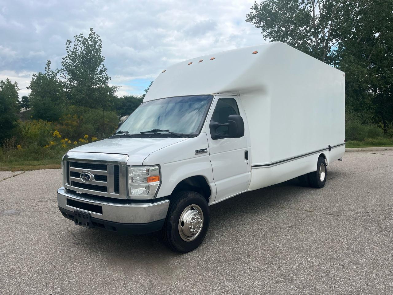 2014 Ford E450 XLT - Photo #1