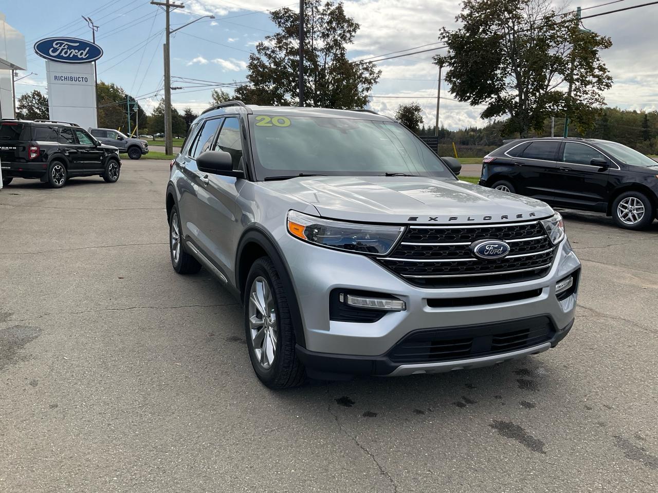 2020 Ford Explorer XLT Photo0