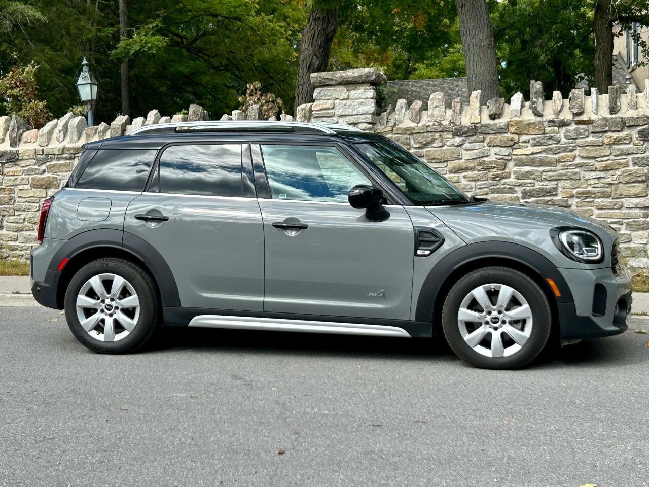 2022 MINI Cooper Countryman ALL4 only 9600 kms - Photo #2