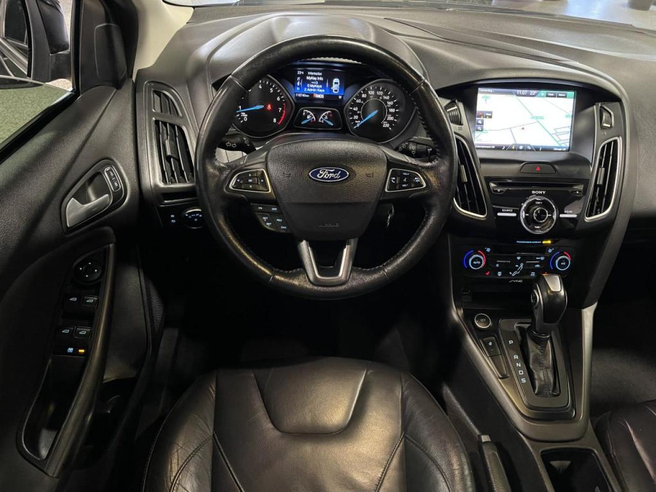 2015 Ford Focus SE/LEATHER/SUNROOF/NAVI/REAR CAM/NO ACCIDENTS !! Photo2