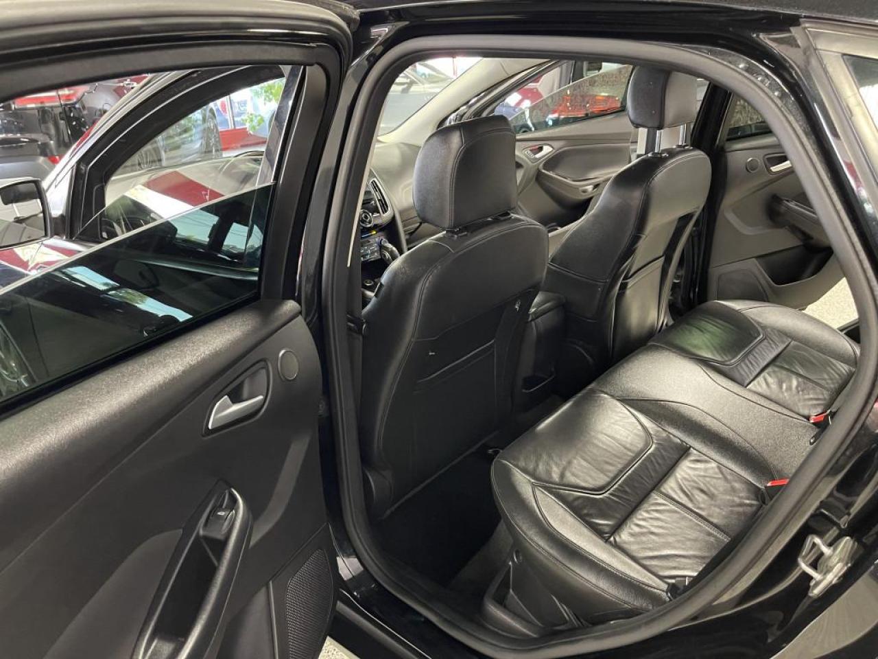 2015 Ford Focus SE/LEATHER/SUNROOF/NAVI/REAR CAM/NO ACCIDENTS !! Photo3