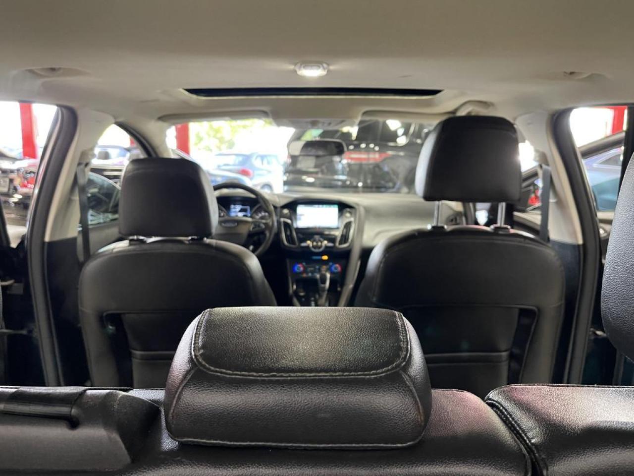 2015 Ford Focus SE/LEATHER/SUNROOF/NAVI/REAR CAM/NO ACCIDENTS !! Photo4