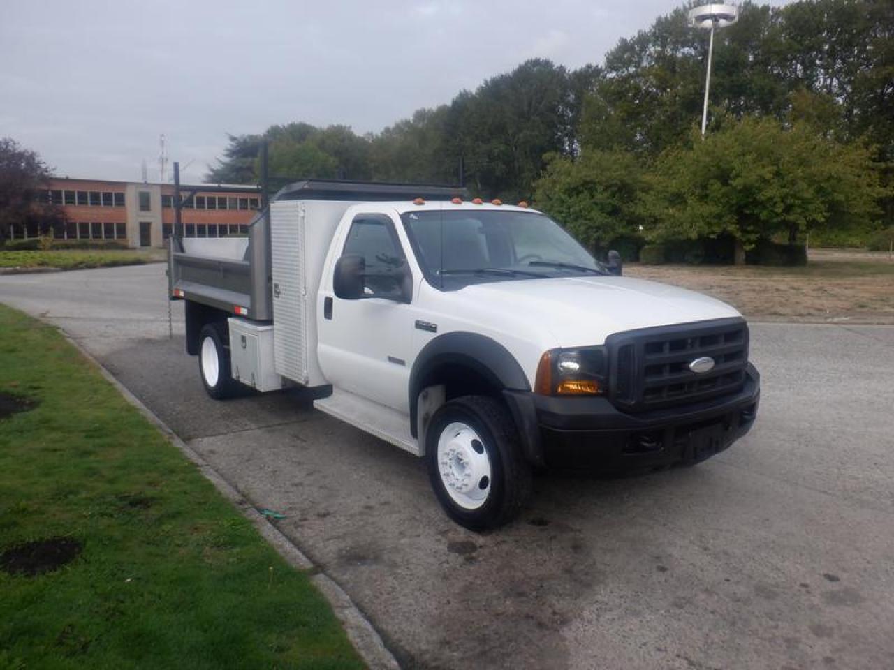 Used 2006 Ford F-450 SD Regular Cab Dump Truck 2WD Diesel for sale in Burnaby, BC