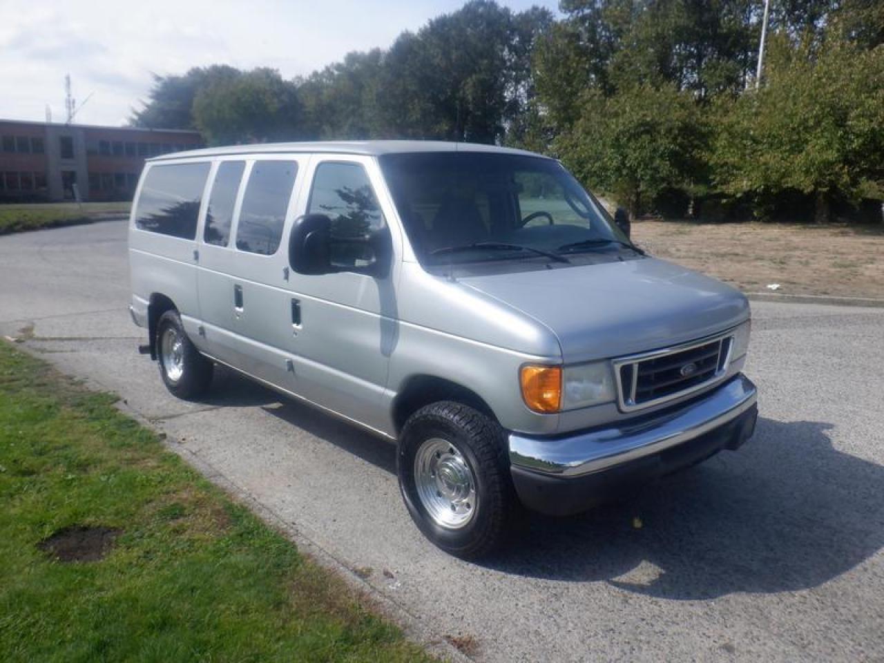 Used 2006 Ford Econoline E-350 XLT Super Duty 12 Passenger Van Diesel for sale in Burnaby, BC