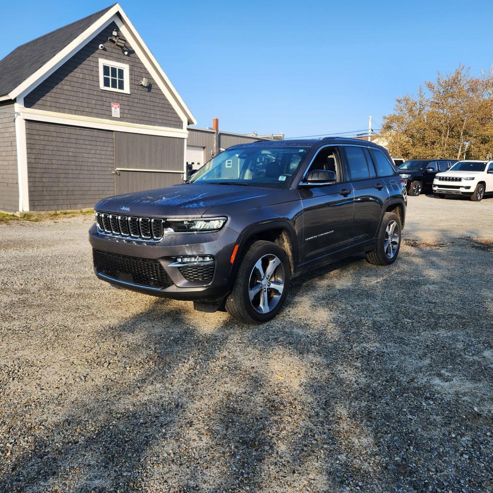 Used 2023 Jeep Grand Cherokee LIMITED 4X4 for sale in Barrington, NS