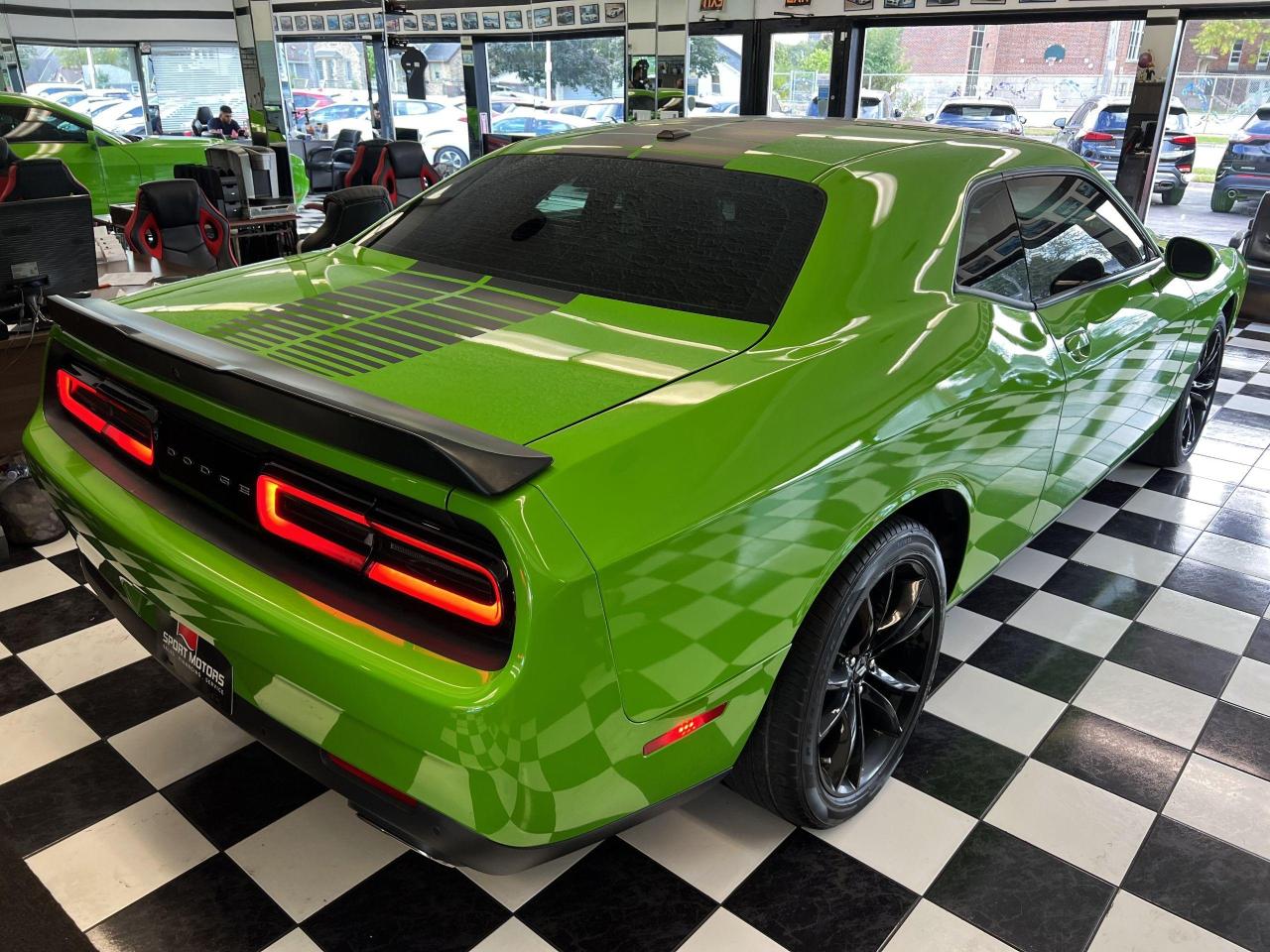 2017 Dodge Challenger SXT+Xenon Lights+ApplePlay+Cooled Leather Seats - Photo #4