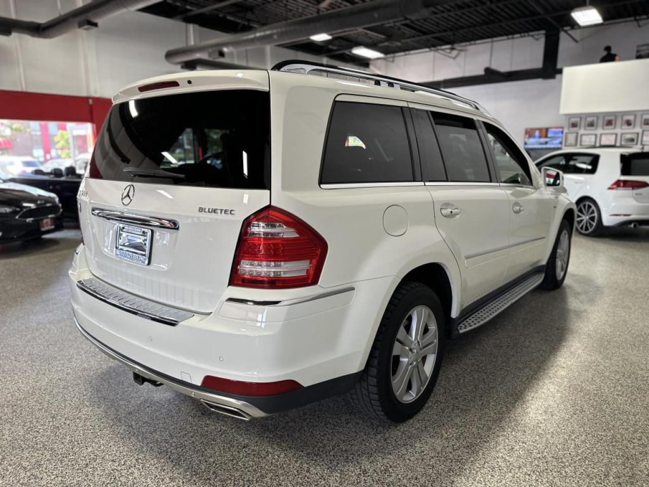 2011 Mercedes-Benz GL-Class 4MATIC 3.0L BLUETEC/BSPOT/NAVI/PUSHSTART/PANO ROOF/ Photo3