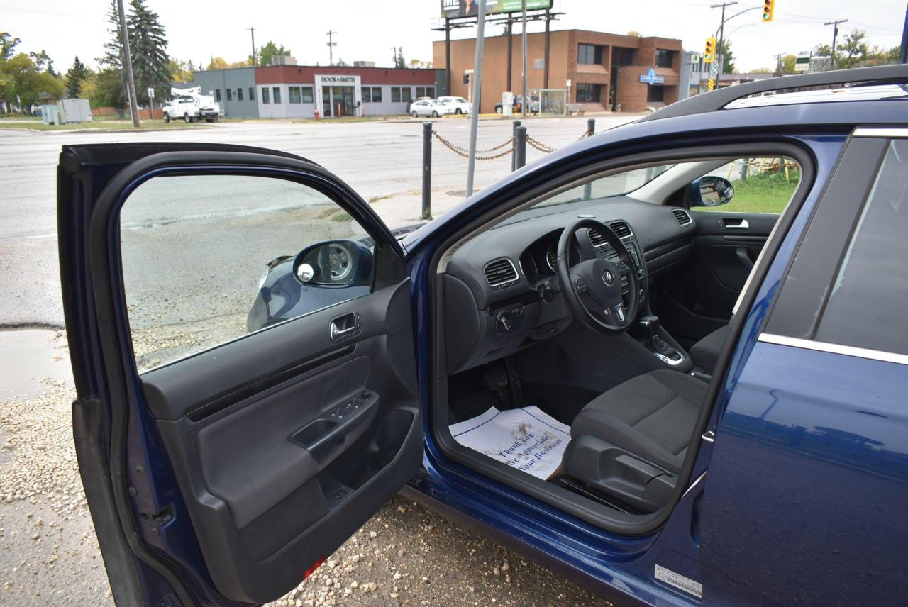 2011 Volkswagen Golf Wagon Trendline - Photo #10