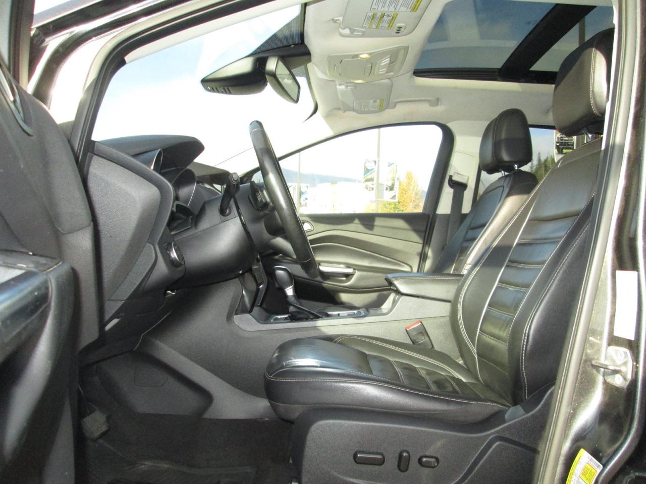 2017 Ford Escape Titanium Photo5