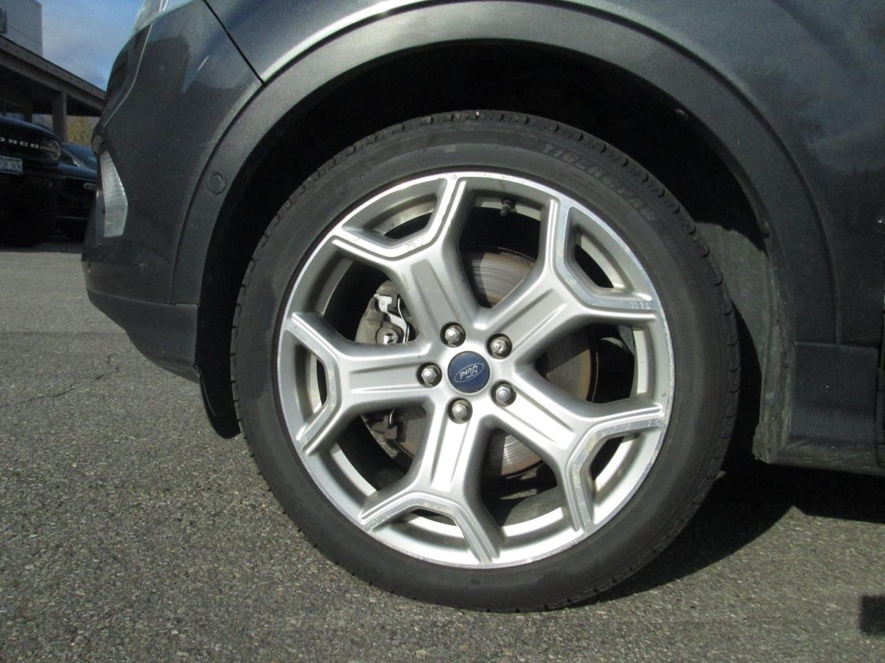 2017 Ford Escape Titanium Photo5