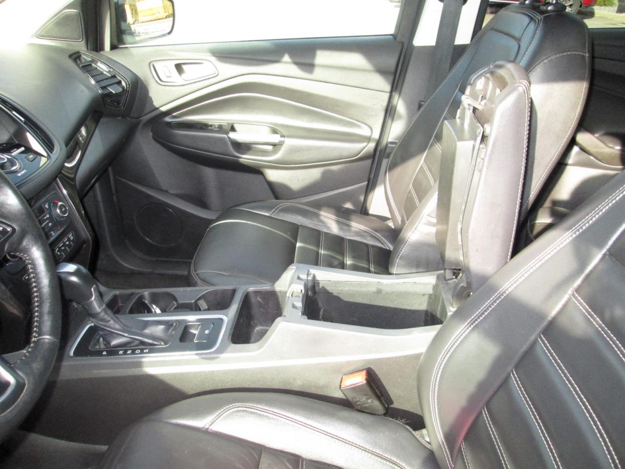 2017 Ford Escape Titanium Photo5