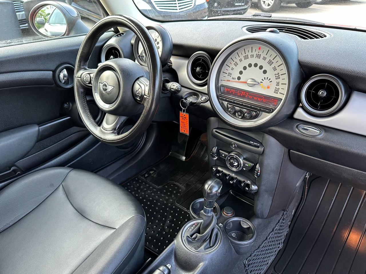2011 MINI Cooper  - Photo #12
