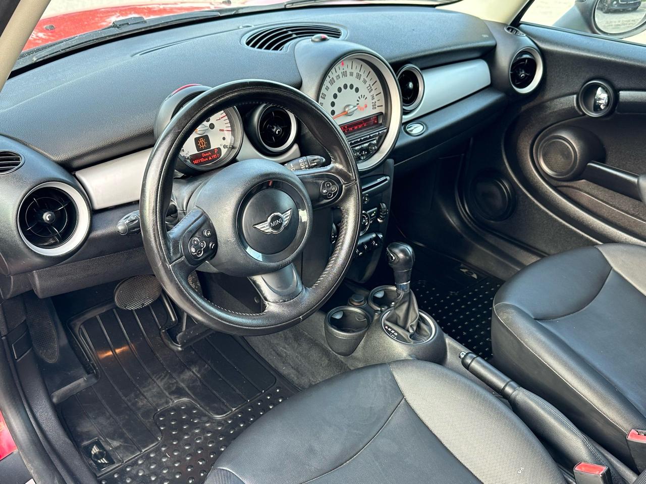 2011 MINI Cooper  - Photo #16