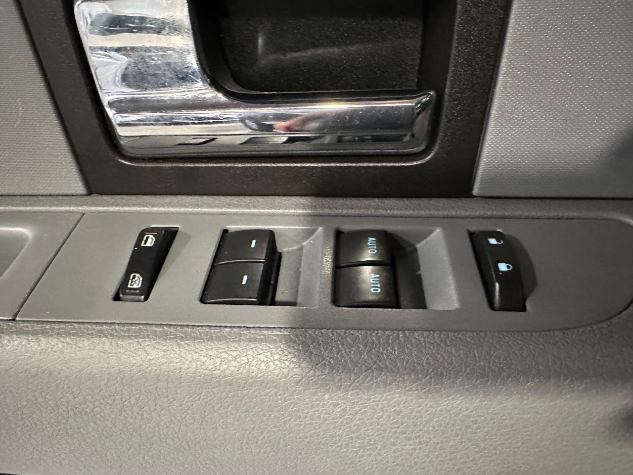 2013 Ford F-150 4WD | SUPERCREW 157" XLT | NO ACCIDENT - Photo #24
