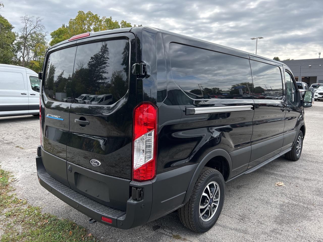 2023 Ford E-Transit Cargo Van BASE Photo3