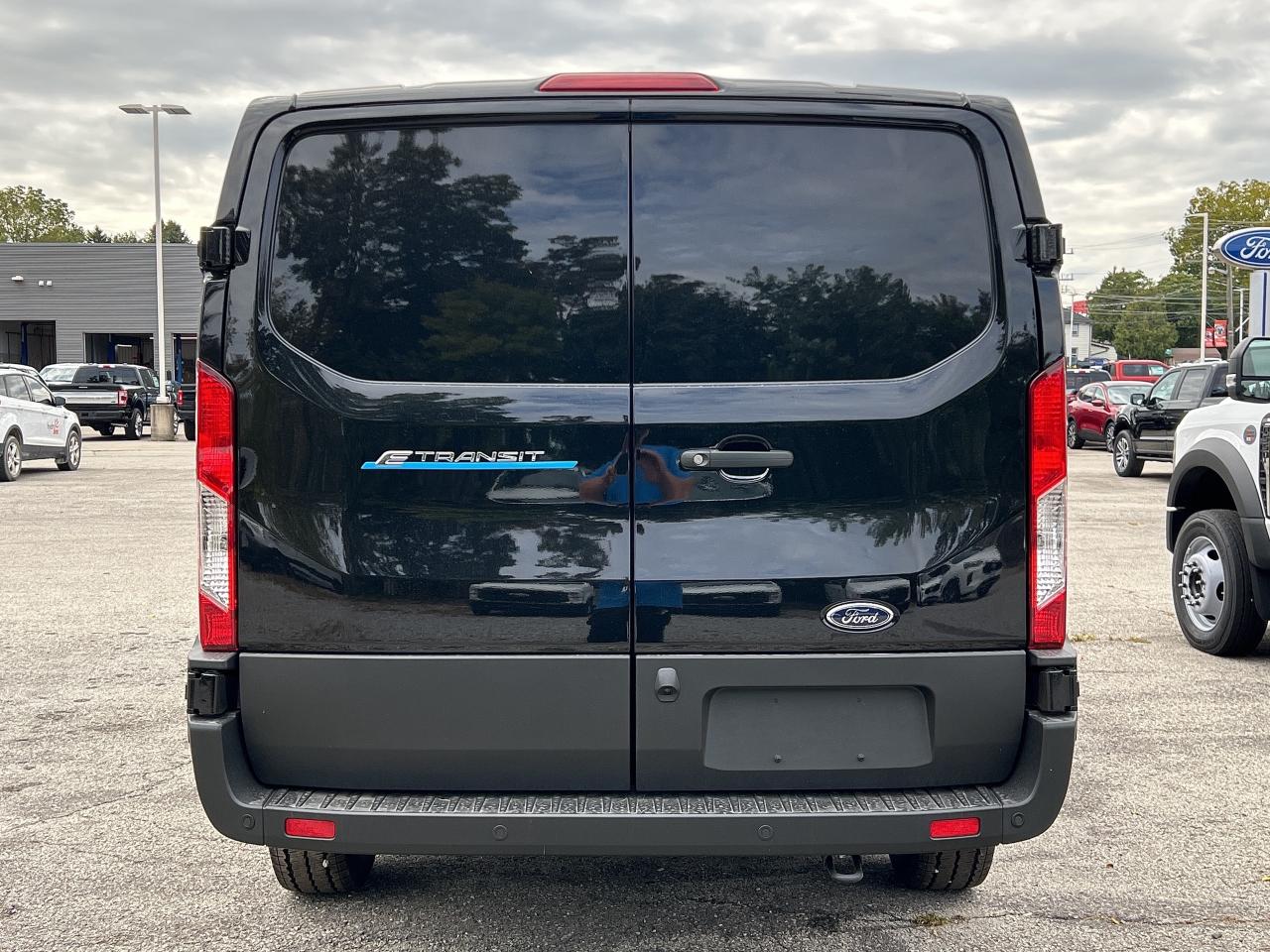 2023 Ford E-Transit Cargo Van BASE Photo4