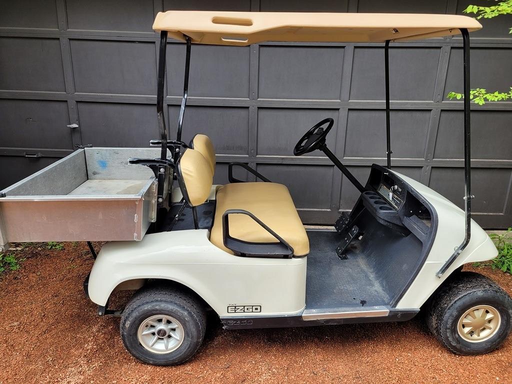 2010 E-Z-GO Golf Cart TXT Gas - 1 Owner! - Photo #4