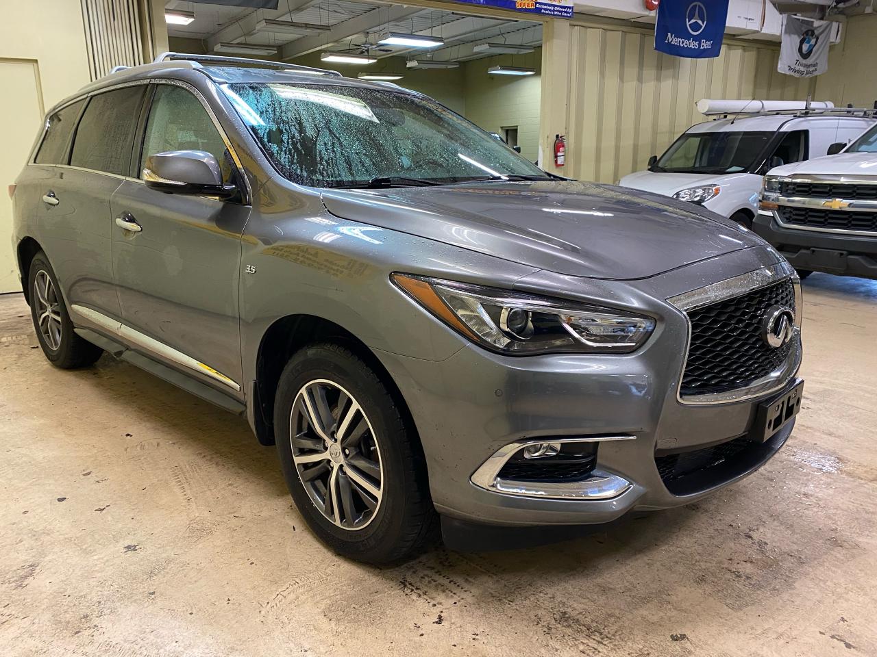 2017 Infiniti QX60  - Photo #6