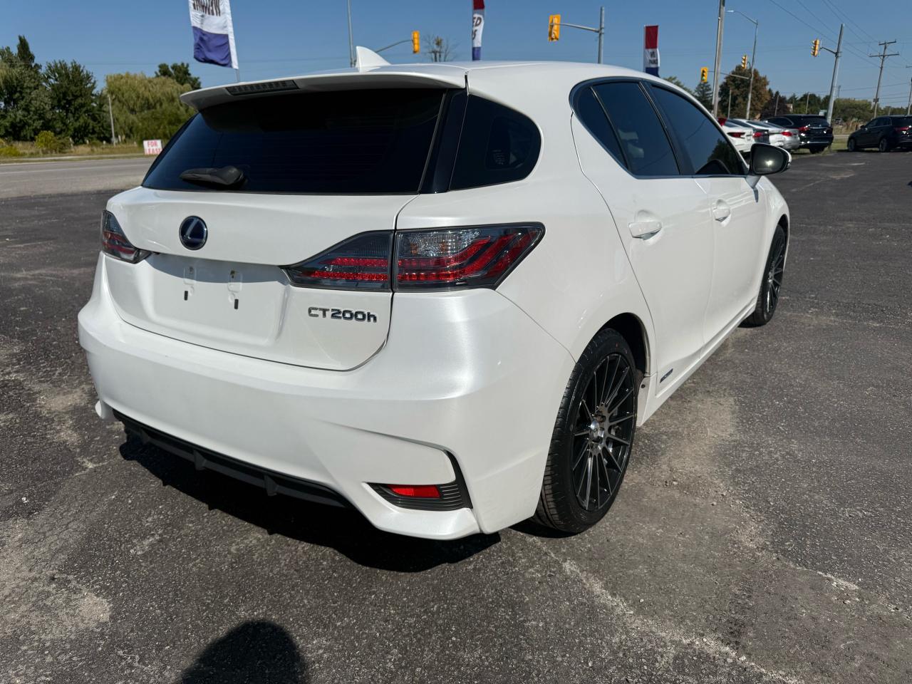 2015 Lexus CT 200h FWD 4dr Hybrid Photo3