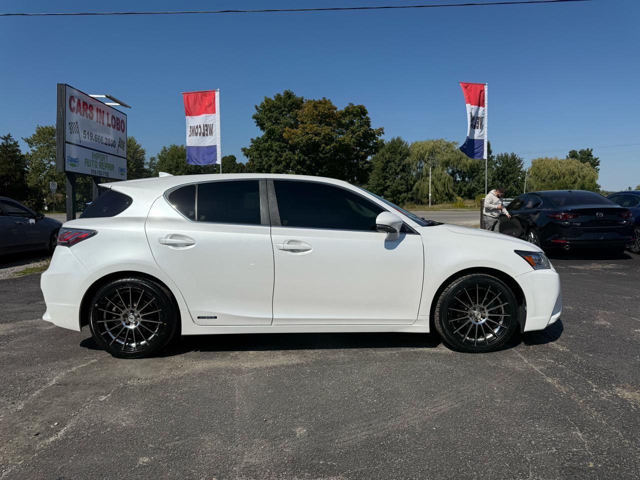 2015 Lexus CT 200h FWD 4dr Hybrid Photo2